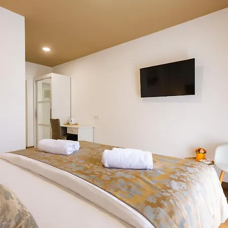 Luxury Fetivi سبليت