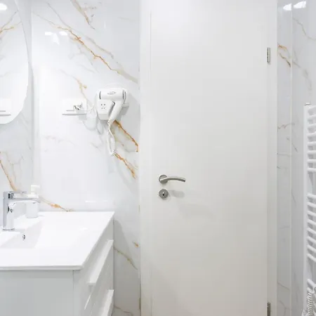 Luxury Fetivi سبليت